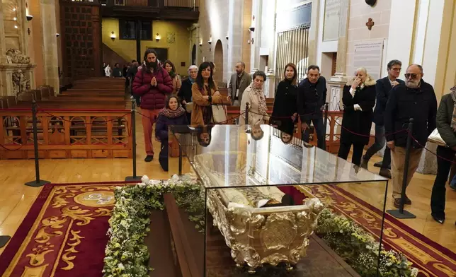 Catholic worshippers line up to view the remains of Saint Teresa of Ávila, the Spanish saint, mystic, and 16th-century religious reformer, displayed at a church in Alba de Tormes, Salamanca, northwestern Spain, on Sunday, May 11, 2025. (Manuel Ángel Laya/Europa Press via AP)