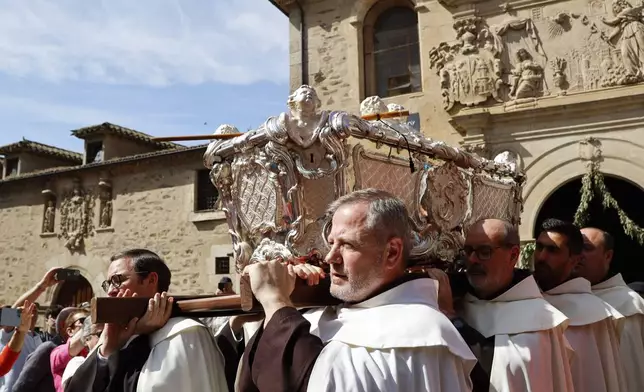 Religious carry in procession the casket containing the remains of Saint Teresa of Ávila, the Spanish saint, mystic, and 16th-century religious reformer, before her burial in Alba de Tormes, Salamanca, northwestern Spain, on Monday, May 26, 2025. (Manuel Ángel Laya/Europa Press via AP) **SPAIN OUT**