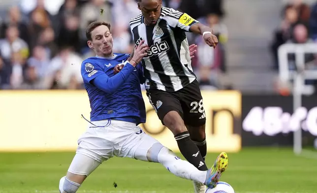 Newcastle United's Joe Willock, right, and Everton's James Garner battle for the ball during the English Premier League soccer match between Newcastle United and Everton at St. James' Park, Newcastle, England, Sunday, May 25, 2025. (Owen Humphreys/PA via AP)