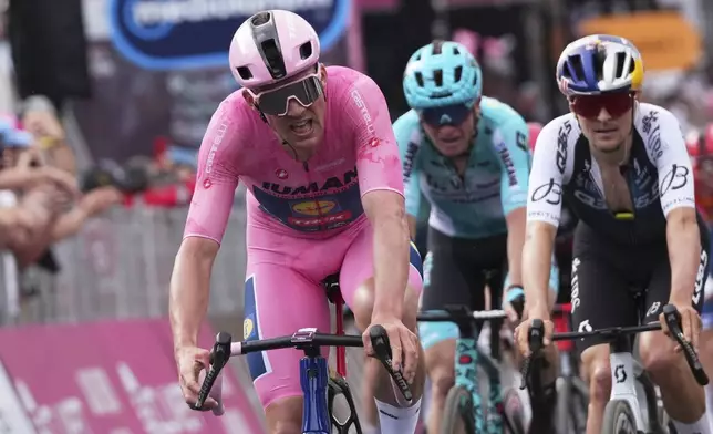 Denmark's Mads Pedersen, in the pink jersey, sprints to win the fifth stage of the Giro d'Italia cycling race from Ceglie Messapica to Matera, Italy, Wednesday, May 14, 2025. (Gianmattia D'Alberto/LaPresse via AP)