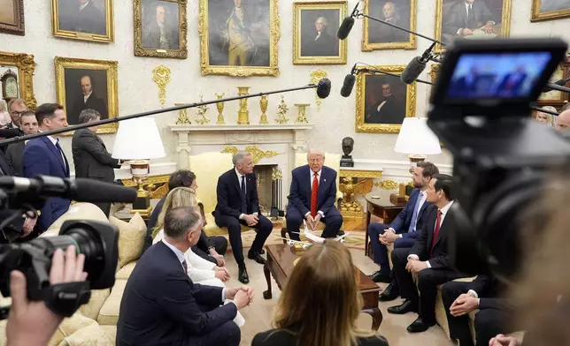 Canadian Prime Minister Mark Carney and U.S. President Donald Trump meet at the White House in Washington, Tuesday, May 6, 2025. (Adrian Wyld/The Canadian Press via AP)