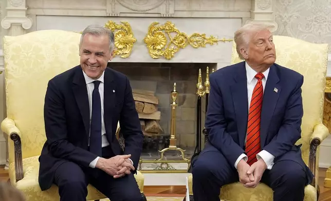 Prime Minister Mark Carney and U.S. President Donald Trump engage in a meeting at the White House in Washington, D.C., Tuesday, May 6, 2025. (Adrian Wyld /The Canadian Press via AP)