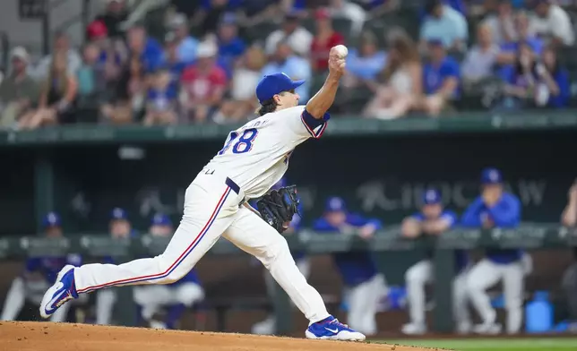 Texas Rangers starting pitcher Jacob deGrom throws a pitch to the Toronto Blue Jays during the fourth inning of a baseball game, Monday, May 26, 2025, in Arlington, Texas. (AP Photo/Julio Cortez)