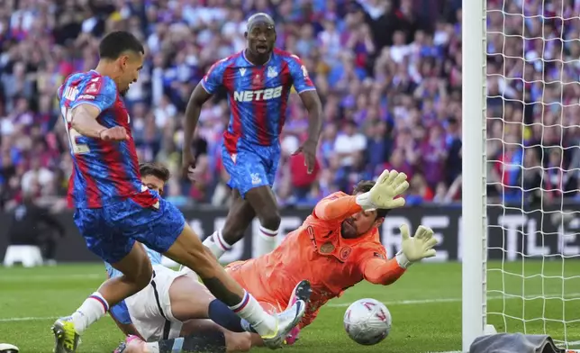 Crystal Palace's Daniel Munoz scores a goal that was later disallowed by a VAR decision during the English FA Cup final soccer match between Crystal Palace and Manchester City at Wembley stadium in London, Saturday, May 17, 2025. (AP Photo/Kirsty Wigglesworth)