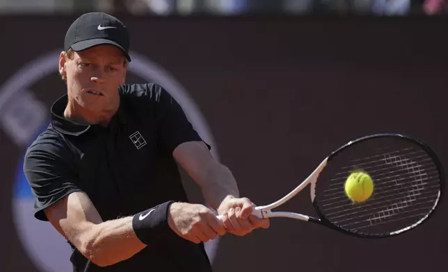 Italy's Jannik Sinner returns the ball to Netherlands' Jesper De Jong during their tennis match at the Italian Open at the Foro Italico, in Rome, Monday, May 12, 2025. (Alfredo Falcone/LaPresse via AP)