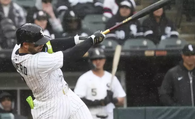 Chicago White Sox's Edgar Quero hits a one-run single during the sixth inning of a baseball game against the Houston Astros in Chicago, Sunday, May 4, 2025. (AP Photo/Nam Y. Huh)