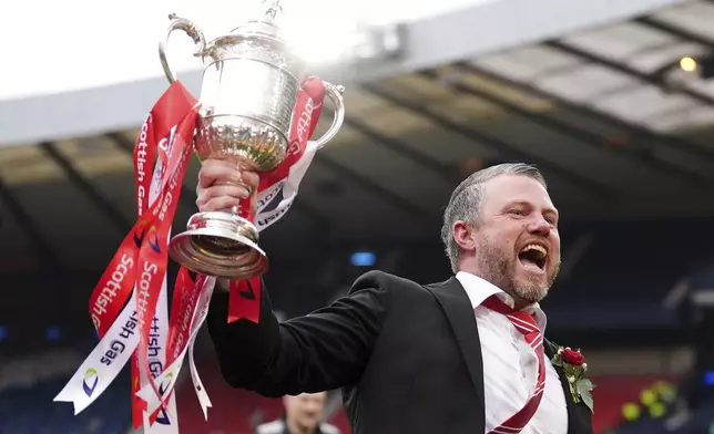 Aberdeen manager Jimmy Thelin celebrates with the trophy after the Scottish Cup final soccer match between Aberdeen and Celtic at Hampden Park in Glasgow, Scotland, Saturday, May 24, 2025. (Andrew Milligan/PA via AP)