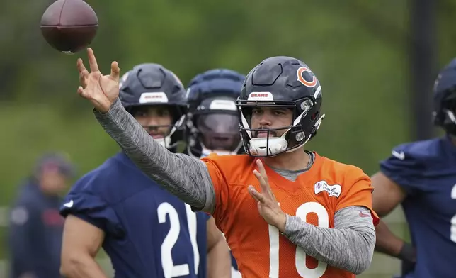 Chicago Bears quarterback Caleb Williams throws a ball during NFL football practice in Lake Forest, Ill., Wednesday, May 28, 2025. (AP Photo/Nam Y. Huh)