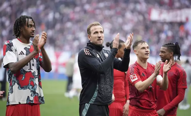Bayern's Harry Kane, centre, applauds supporters at the end of the German Bundesliga soccer match between RB Leipzig and FC Bayern Munich at the Red Bull Arena in Leipzig, Germany, Saturday, May 3, 2025. (AP Photo/Ebrahim Noroozi)