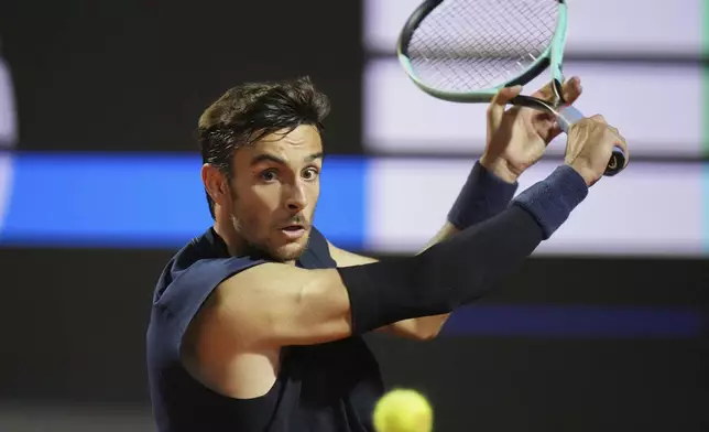 Italy's Lorenzo Musetti returns to Germany's Alexander Zverev during a quarter-final tennis match at the Italian Open in Rome, Italy, Wednesday, May 14, 2025. (AP Photo/Alessandra Tarantino)