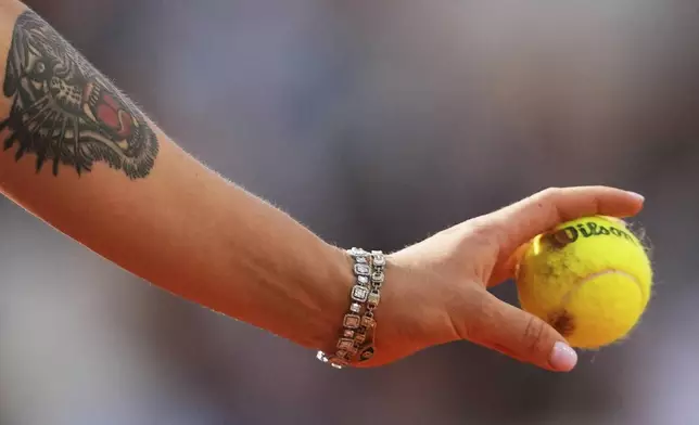 Aryna Sabalenka of Belarus prepares to serve the ball against Switzerland's Jil Teichmann during a second-round match of the French Tennis Open at the Roland-Garros stadium in Paris, Wednesday, May 28, 2025. (AP Photo/Lindsey Wasson)
