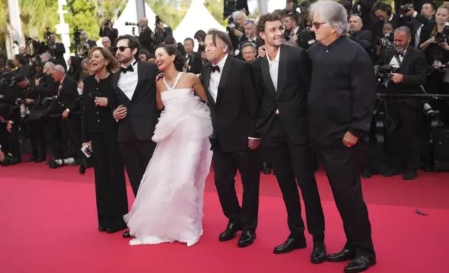 Michele Halberstadt, from left, Guillaume Marbeck, Zoey Deutch, director Richard Linklater, Aubry Dullin and producer Laurent Petin pose for photographers upon arrival at the premiere of the film 'Nouvelle Vague' at the 78th international film festival, Cannes, southern France, Saturday, May 17, 2025. (Photo by Lewis Joly/Invision/AP)