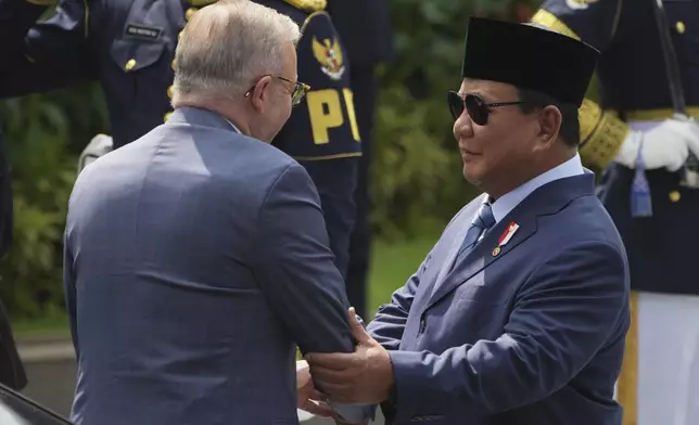 Australian Prime Minister Anthony Albanese, left, and Indonesian President Prabowo Subianto shake hands before their meeting at Merdeka Palace in Jakarta, Indonesia, Thursday, May 15, 2025. (AP Photo/Dita Alangkara)