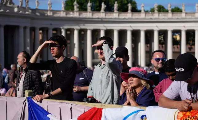 Faithful gather in St. Peter's Square as Cardinals are entering in the Sistine Chapel to start the Conclave at the Vatican, Wednesday, May 7, 2025. (AP Photo/Gregorio Borgia)