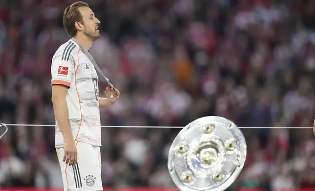 Bayern's Harry Kane celebrates after the German Bundesliga soccer match between FC Bayern Munich and Borussia Moenchengladbach in Munich, Germany, Saturday, May 10, 2025. (AP Photo/Matthias Schrader)