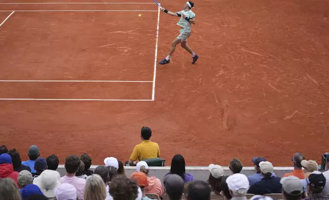 Norway's Casper Ruud returns the ball to Spain's Albert Ramos Vinola during their first round match of the French Tennis Open, at the Roland-Garros stadium, in Paris, Monday, May 26, 2025. (AP Photo/Thibault Camus)