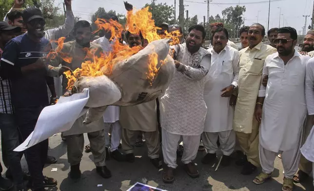 Traders burn an effigy of Indian Prime Minister Narendra Modi during an anti-India demonstration, in Mulan, Pakistan, Thursday, May 8, 2025. (AP Photo/Asim Tanveer)
