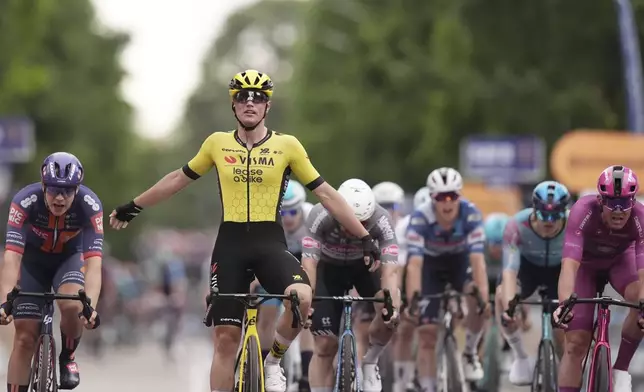 Netherlands' Olav Kooij crosses the finish line to win the 12th stage of the Giro d'Italia cycling race from Modena to Viadana (Oglio-Po), Italy, Thursday, May 22, 2025. (Massimo Paolone/LaPresse via AP)