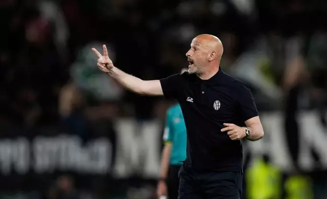Bologna's head coach Vincenzo Italiano shouts instructions to his players during the Italian Serie A soccer match between Bologna FC 1909 and Juventus FC at Renato Dall'Ara Stadium, in Bologna, Italy, Sunday, May 4, 2025. (Massimo Paolone/LaPresse via AP)