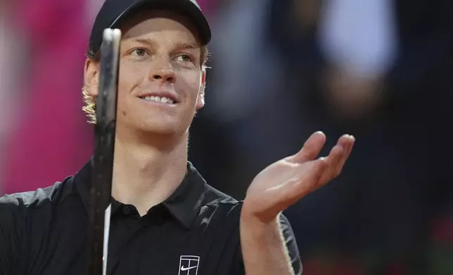 Italy's Jannik Sinner applauds fans after beating Norway's Casper Ruud, at the end of their quarterfinal tennis match at the Italian Open, at the Foro Italico, in Rome, Thursday, May 15, 2025. (AP Photo/Alessandra Tarantino)