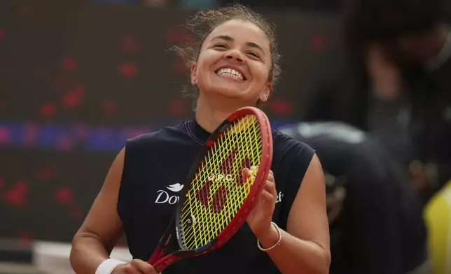 Jasmine Paolini of Italy celebrates after winning the semi-final tennis match against Peyton Stearns of the United States at the Italian Open at the Foro Italico, in Rome, Thursday, May 15, 2025, (AP Photo/Alessandra Tarantino)