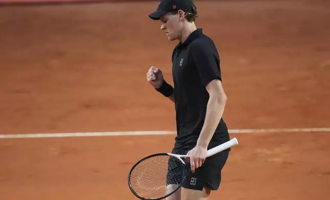 Italy's Jannik Sinner reacts after winning a point to Norway's Casper Ruud, during their quarterfinal tennis match at the Italian Open, at the Foro Italico, in Rome, Thursday, May 15, 2025. (AP Photo/Alessandra Tarantino)