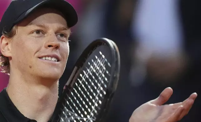 Italy's Jannik Sinner applauds fans after beating Norway's Casper Ruud, at the end of their quarterfinal tennis match at the Italian Open, at the Foro Italico, in Rome, Thursday, May 15, 2025. (AP Photo/Alessandra Tarantino)