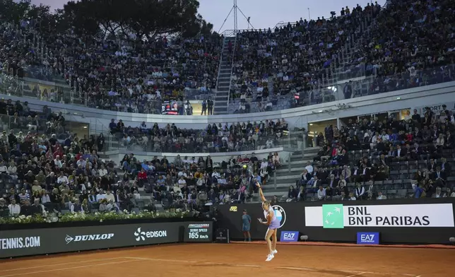 Aryna Sabalenka of Belarus rserves to China's Qinwen Zheng during a quarter-final tennis match at the Italian Open in Rome, Italy, Wednesday, May 14, 2025. (AP Photo/Alessandra Tarantino)