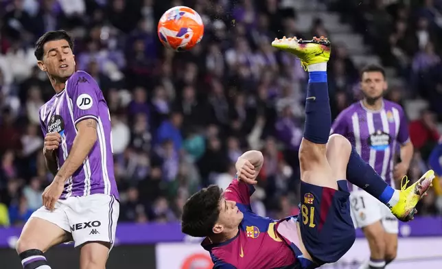 Barcelona's Pau Victor, right, shoots the ball during the Spanish La Liga soccer match between Valladolid and FC Barcelona at the Jose Zorrilla stadium in Valladolid, Spain, Saturday, May 3, 2025. (AP Photo/Manu Fernandez)