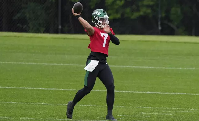 New York Jets quarterback Justin Fields (7) participates during an NFL football practice in Florham Park, N.J., Thursday, May 29, 2025. (AP Photo/Seth Wenig)