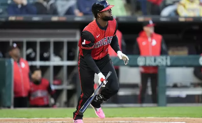 Chicago White Sox's Luis Robert Jr. (88) hits a one-run single during the third inning of a baseball game against the Texas Rangers, Friday, May 23, 2025, in Chicago. (AP Photo/Erin Hooley)