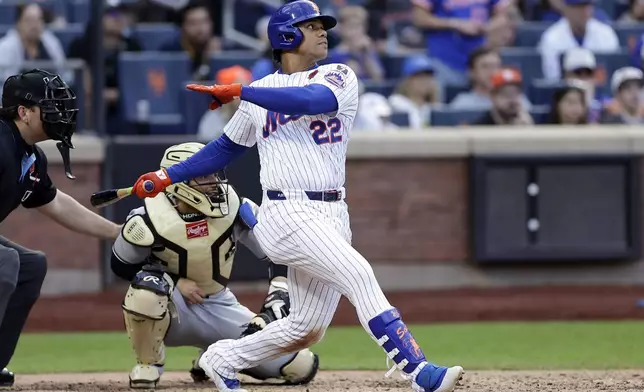 New York Mets' Juan Soto (22) hits a sacrifice fly during the eighth inning of a baseball game against the Chicago White Sox, Monday, May 26, 2025, in New York. (AP Photo/Adam Hunger)