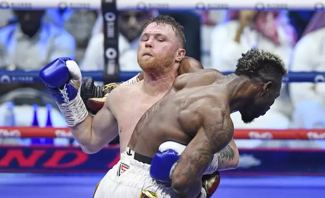 Canelo Alvarez, left, fights with William Scull during super middleweight World Boxing Championship at ANB Arena in Riyadh, Saudi Arabia, Sunday, May 4, 2025. (AP Photo)