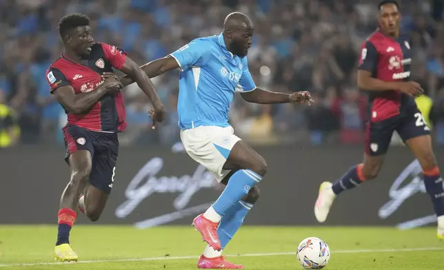 Napoli's Romelu Lukaku scores his side's 2nd goal during the Italian Serie A soccer match between Napoli and Cagliari at the Diego Maradona stadium in Naples, Italy, Friday, May 23, 2025. (AP Photo/Gregorio Borgia)