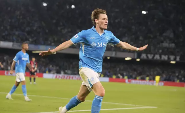 Napoli's Scott McTominay celebrates after scoring the opening goal during the Italian Serie A soccer match between Napoli and Cagliari at the Diego Maradona stadium in Naples, Italy, Friday, May 23, 2025. (AP Photo/Gregorio Borgia)