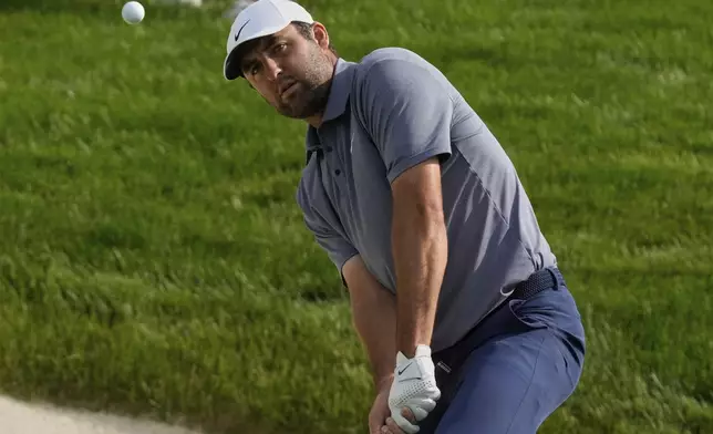 Scottie Scheffler chips onto the 18th green in the first round of the Memorial golf tournament Thursday, May 29, 2025, in Dublin, Ohio. (AP Photo/Sue Ogrocki)