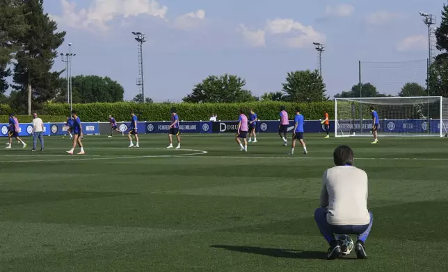 Inter Milan's head coach Simone Inzaghi watches during a training session of the Champions League Media Day in view of the Saturday's Champions League final against PSG, at the Inter Milan training center, in Appiano Gentile, Italy, Monday, May 26, 2025. (AP Photo/Antonio Calanni)