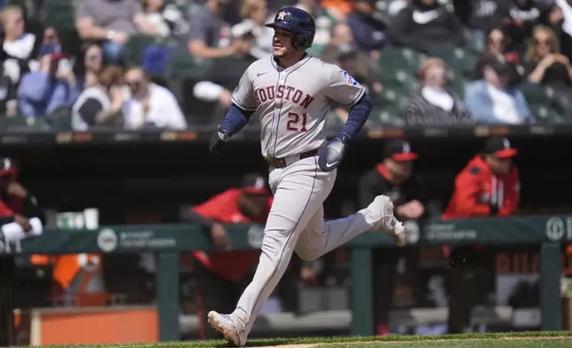 Houston Astros' Yainer Diaz (21) scores on a triple from Jake Meyers during the fourth inning of a baseball game against the Chicago White Sox, Saturday, May 3, 2025, in Chicago. (AP Photo/Erin Hooley)