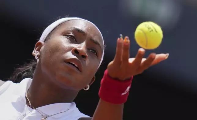 United States' Coco Gauff prepares to serve to Poland's Magda Linette during their match at the Italian Open, at Foro Italico, in Rome, Sunday, May 11, 2025 (Alfredo Falcone/LaPresse via AP)