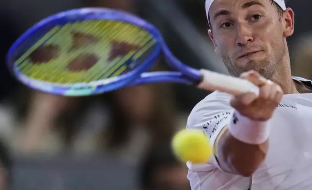 Casper Ruud of Norway returns the ball against Francisco Cerundolo from Argentina during men's semifinal at the Madrid Open tennis tournament in Madrid, Spain, Friday, May 2, 2025. (AP Photo/Manu Fernandez)