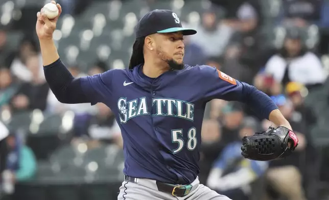 Seattle Mariners starting pitcher Luis Castillo throws against the Chicago White Sox during the first inning of a baseball game in Chicago, Monday, May 19, 2025. (AP Photo/Nam Y. Huh)