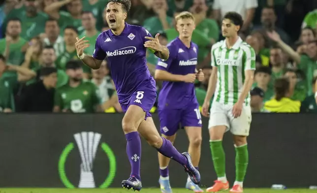 Fiorentina's Luca Ranieri celebrates after scoring during the Conference League semifinal first leg soccer match between Betis and Fiorentina at the Benito Villamarin stadium in Seville, Spain, Thursday, May 1, 2025. (AP Photo/Jose Breton)