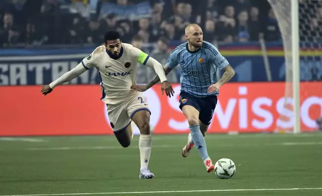 Djurgardens' Adam Stahl, right, and Chelsea's Reece James, left, challenge for the ball duringthe Conference League semi-final first leg soccer match between between Djurgardens IF and Chelsea FC in Stockholm, Sweden, Thursday, May 1, 2025. (Jonas Ekstroemer/TT News Agency via AP)