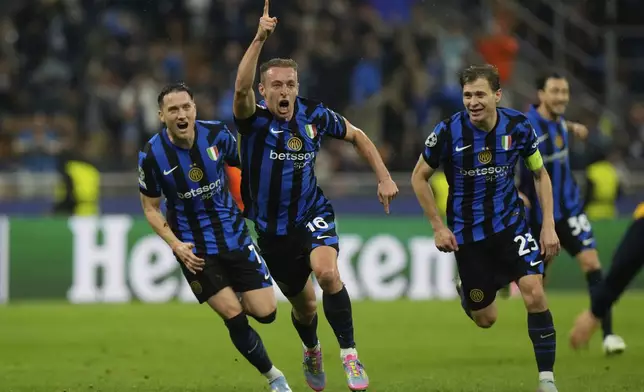 Inter Milan's Davide Frattesi, center, celebrates after scoring his side's fourth goal during the Champions League semifinal second leg soccer match between Inter Milan and Barcelona at San Siro stadium in Milan , Italy, Tuesday, May 6, 2025. (AP Photo/Luca Bruno)