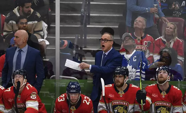 Florida Panthers coach Paul Maurice, center right, shouts instructions at his team during the second period of Game 4 of a second-round NHL hockey playoff series against the Toronto Maple Leafs, Sunday, May 11, 2025, in Sunrise, Fla. (AP Photo/Michael Laughlin)