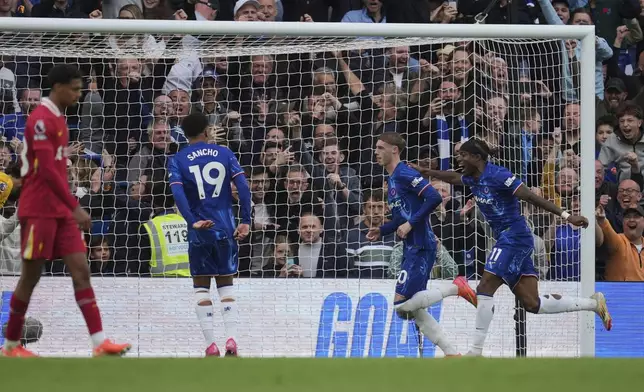 Chelsea's Cole Palmer, second from right, celebrates scoring his side's 3rd goal from the penalty spot during the English Premier League soccer match between Chelsea and Liverpool at Stamford Bridge stadium in London, Sunday, May 4, 2025. (AP Photo/Kin Cheung)