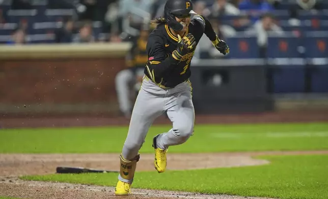 Pittsburgh Pirates' Ji Hwan Bae runs to first base after bunting for a single during the fifth inning of a baseball game against the New York Mets Wednesday, May 14, 2025, in New York. (AP Photo/Frank Franklin II)