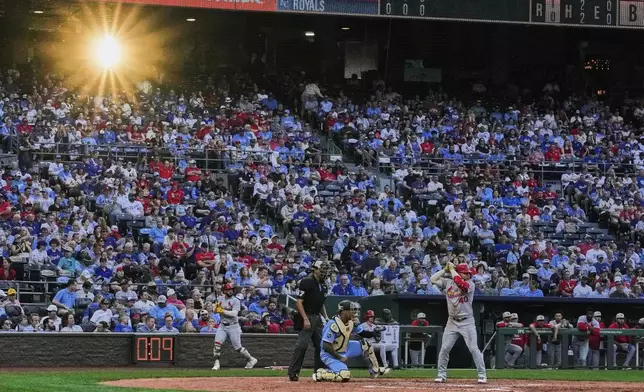 St. Louis Cardinals' Willson Contreras (40) bats during the fifth inning of a baseball game against the Kansas City Royals, Friday, May 16, 2025, in Kansas City, Mo. (AP Photo/Charlie Riedel)