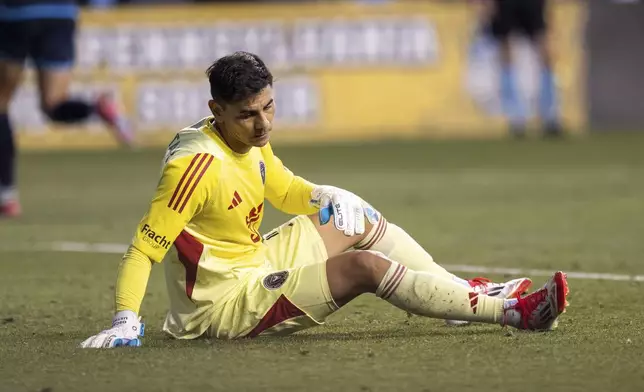 Inter Miami's Oscar Ustari reacts after giving up a second goal during the first half of an MLS soccer match against the Philadelphia Union, Saturday, May 24, 2025, in Chester, Pa.. (AP Photo/Chris Szagola)