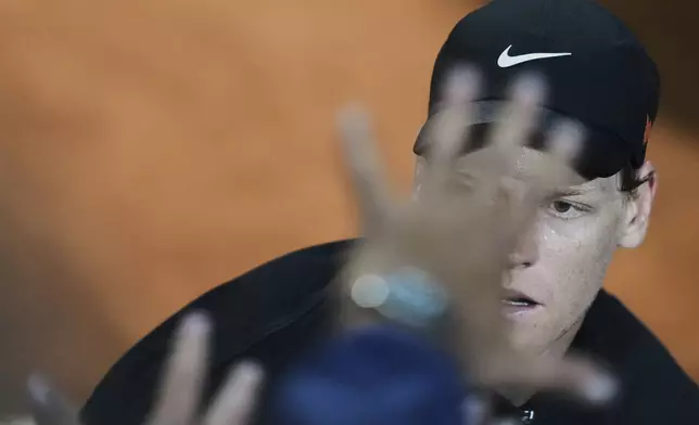 Italy's Jannik Sinner celebrates after defeating Argentina's Francisco Cerundolo in a round of sixteen match against at the Italian Open tennis tournament in Rome, Tuesday, May 13, 2025. (AP Photo/Andrew Medichini)